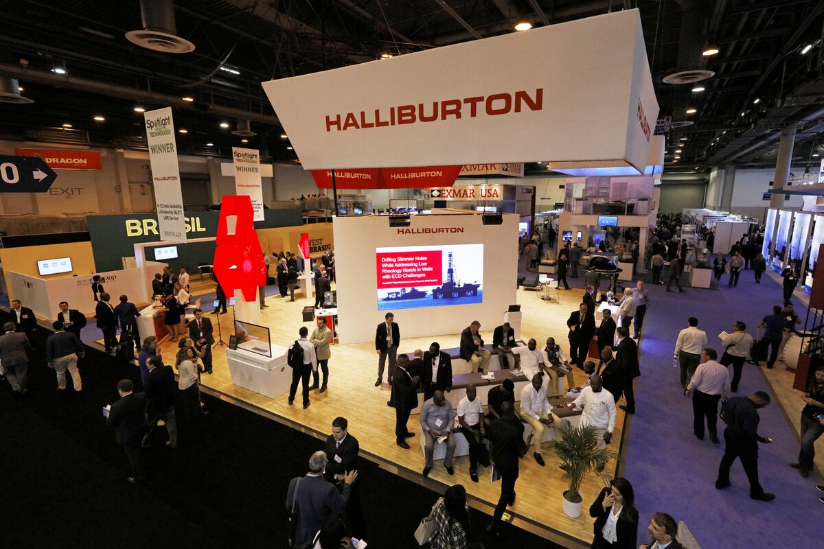 Halliburton Drops After Reporting Lowest Sales Since 2022