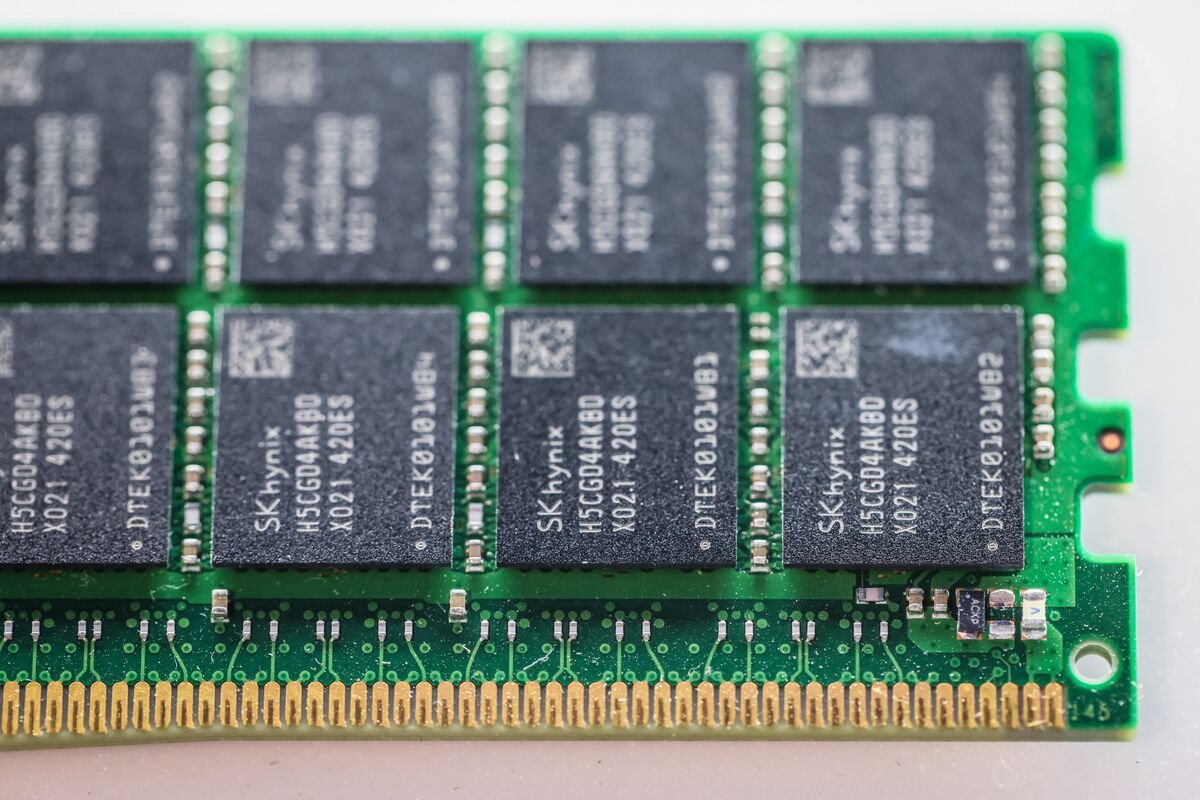 Memory Chip Frenzy Sends SK Hynix, Micron Into $1 Trillion Club