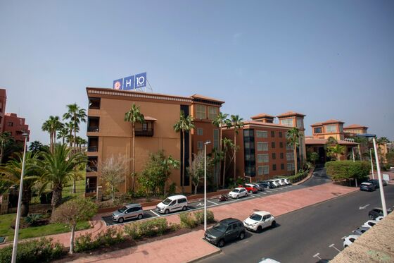 Spain Isolates Tourists in Luxury Tenerife Hotel Amid Virus Fears