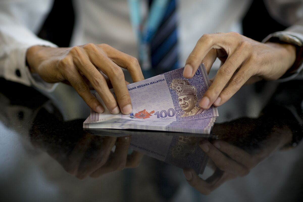 myr-usd-malaysian-ringgit-drops-to-lowest-level-since-asian-financial