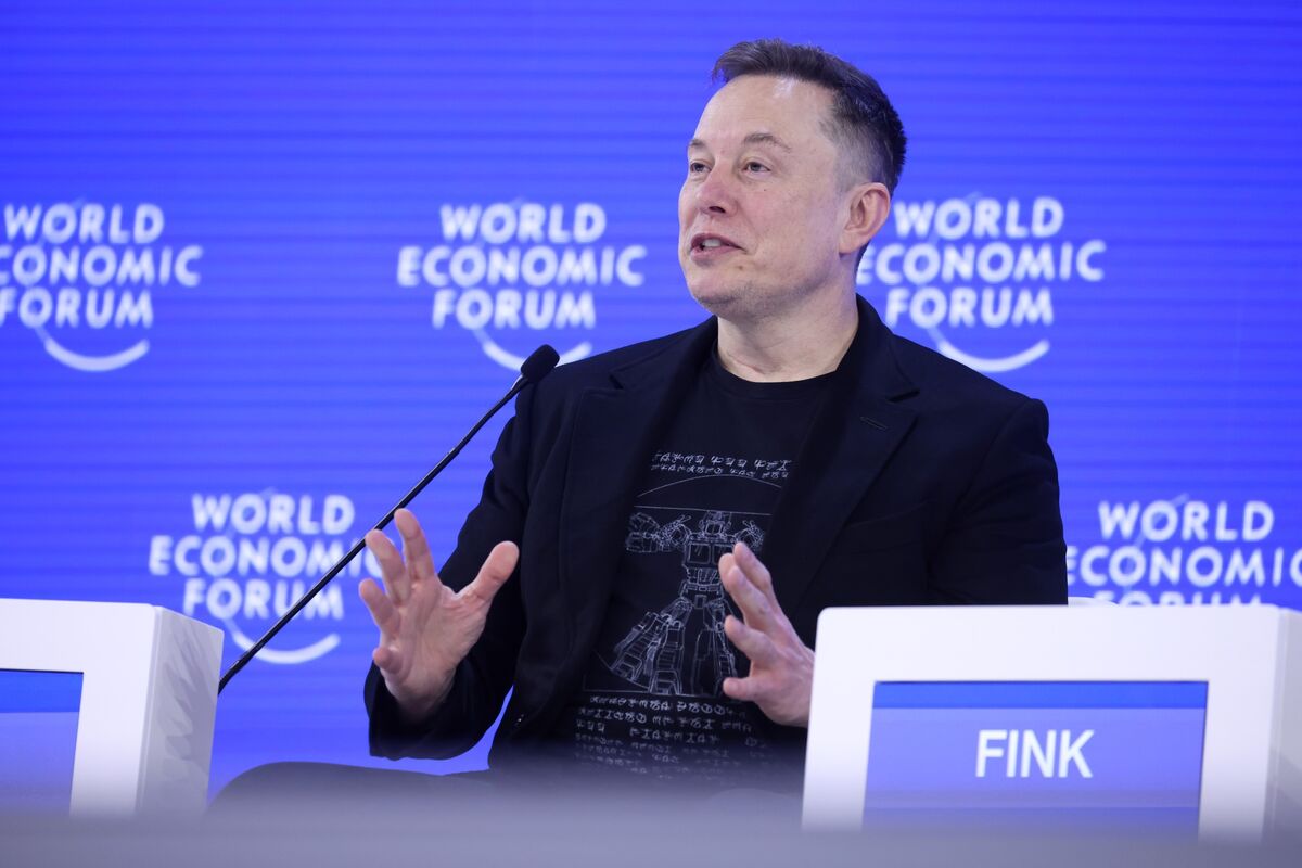 Musk Taps SpaceX’s Financial Power to Cut Interest Costs in Half