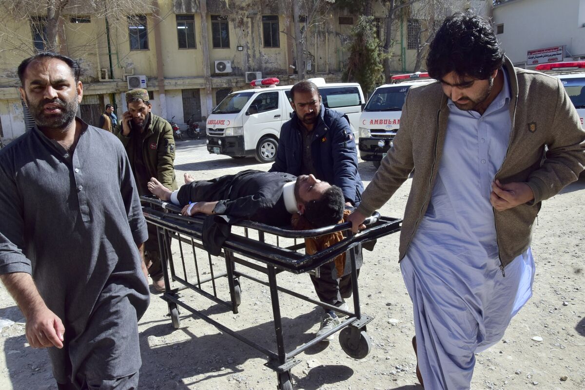 [Bloomberg]Bomb Blasts on Eve of Pakistan Polls Raise Fear of Violence