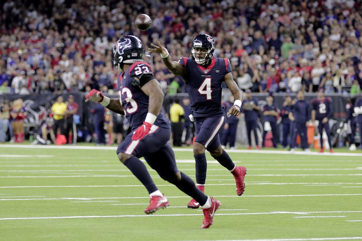 Houston Chronicle Sports - Houston Texans quarterback Deshaun Watson flexes  in celebration after connecting with running back Taiwan Jones to set up  the winning field goal in overtime of their 22-19 AFC