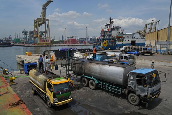 Palm Oil Unloaded at Tanjung Priok Port