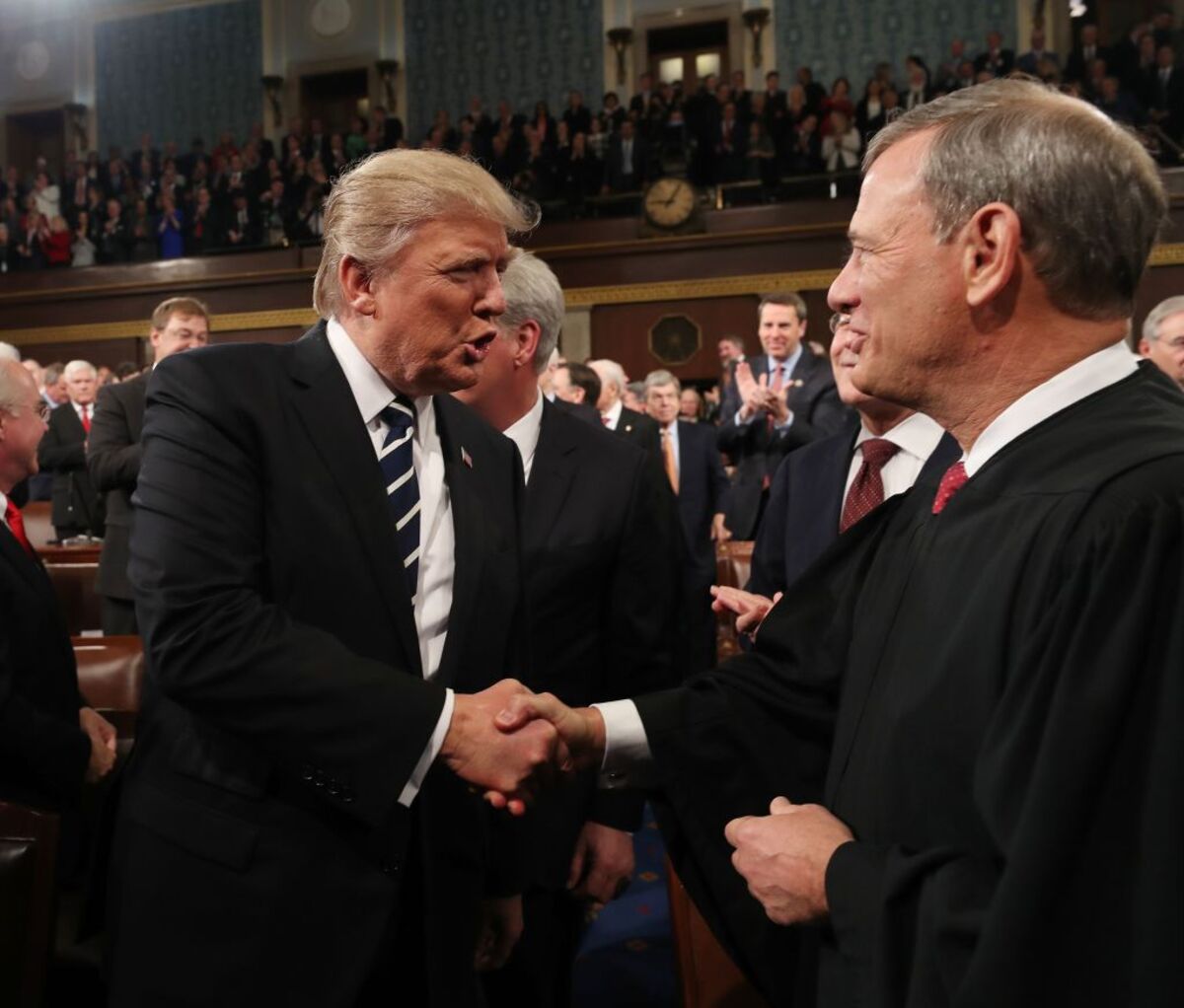 Supreme Court: Roberts Learns He Can't Compromise With Trump - Bloomberg