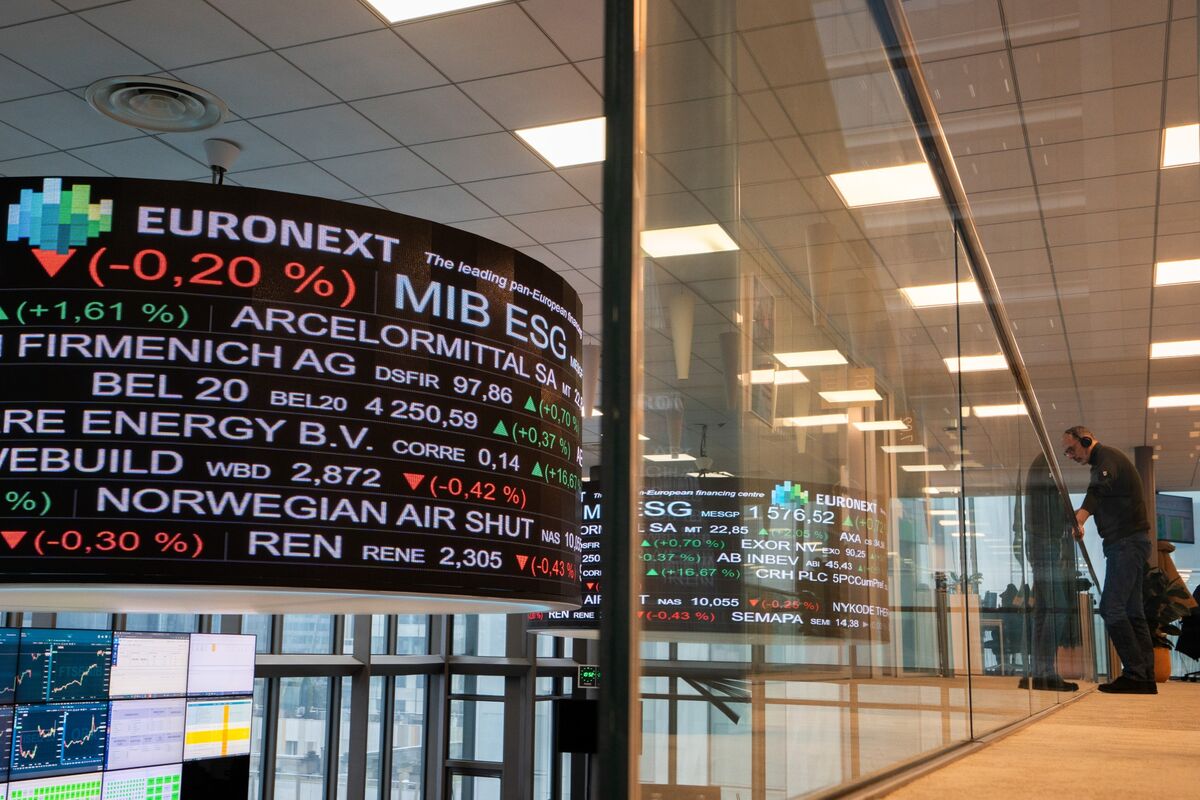 欧州市況】安定のユーロ圏CPIで債券は小動き－株は下落 - Bloomberg