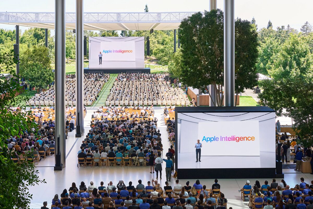 Apple Developer Event Will Show It’s Still Far From Being an AI Leader - Bloomberg.com