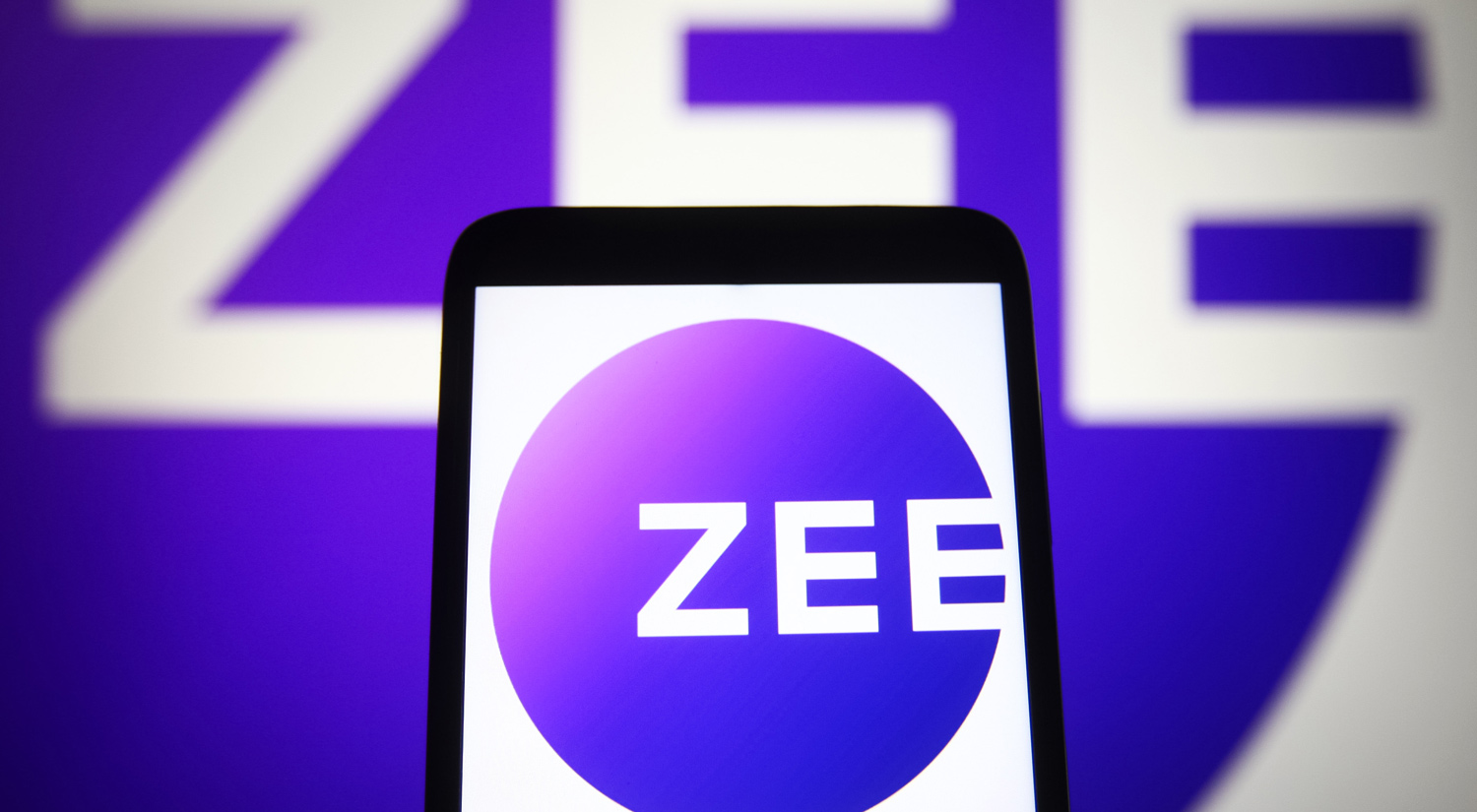 Invesco Says Zee Founders Explored Deal with Reliance - Bloomberg