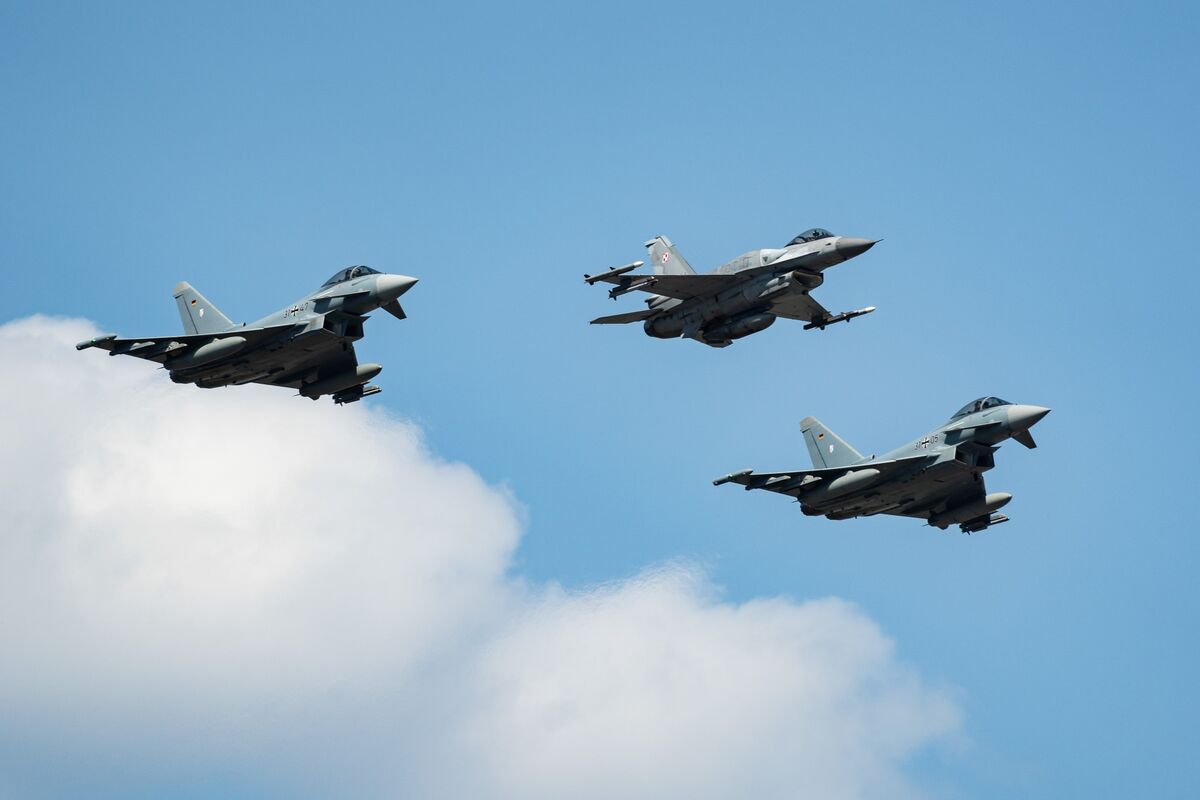 Tusk Threatens to Shoot Down Russian Jets Crossing Into Poland