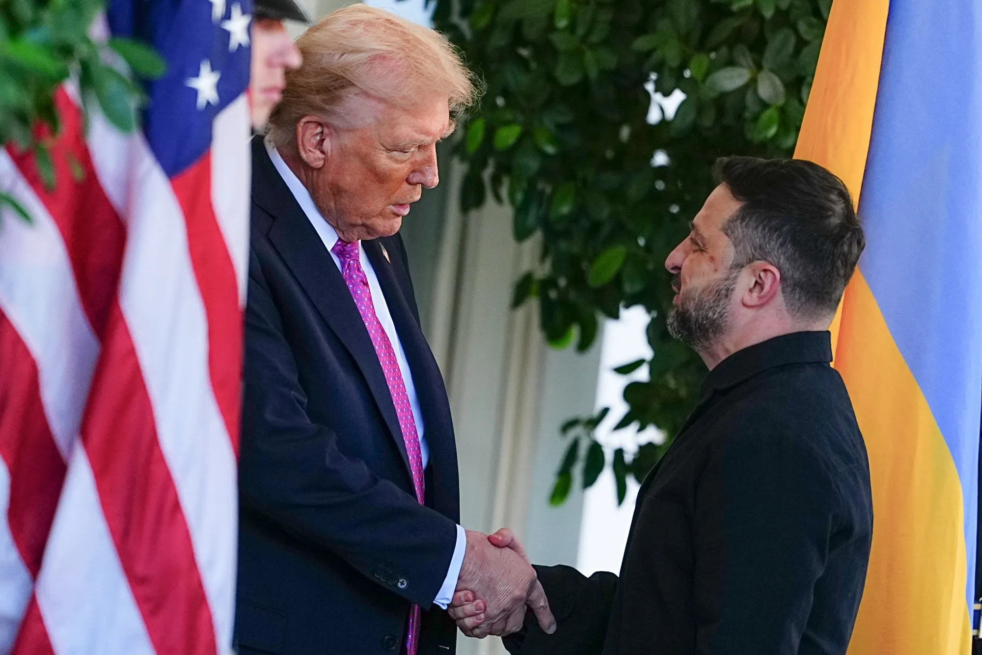 Donald Trump&nbsp;and Volodymyr Zelenskiy at a previous meeting at the White House in October