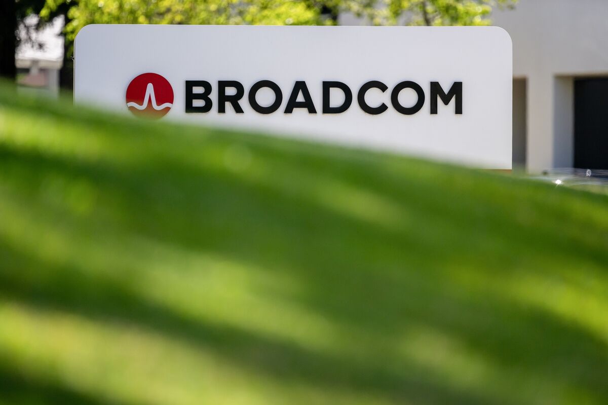 Broadcom Chip to Help Power AI by Linking Up Smaller Data Centers