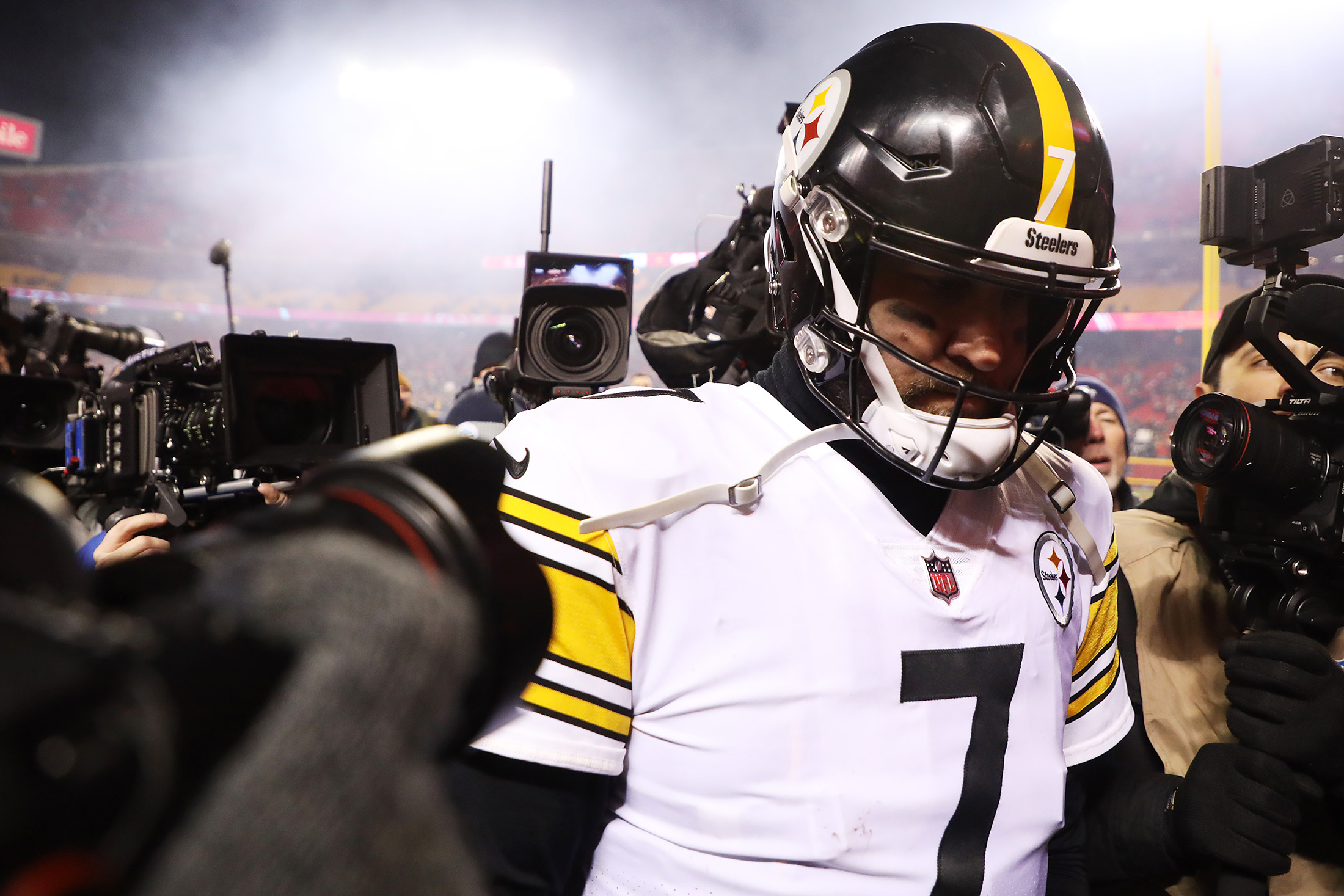 Ben Roethlisberger retires after 18-year NFL career with Pittsburgh Steelers