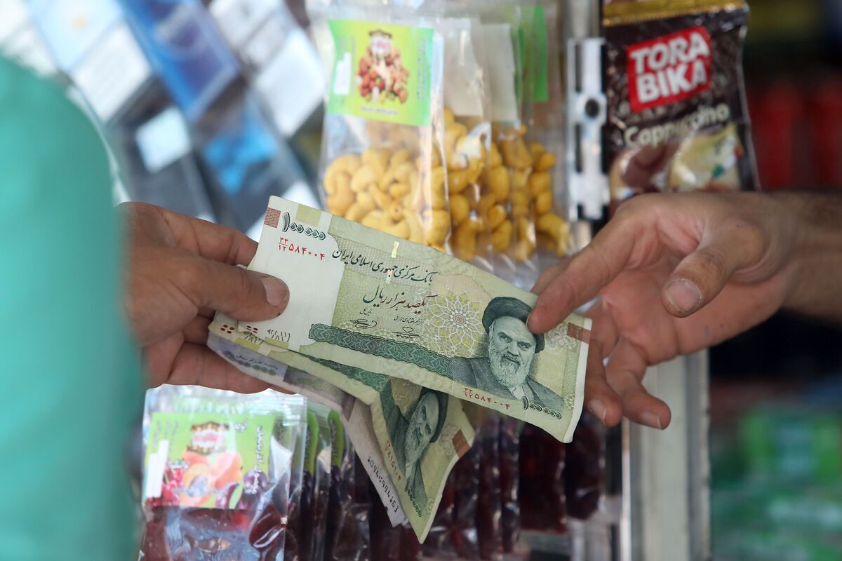Iran's Currency Tanks to Record Low as US Sanctions, Inflation Bite ...