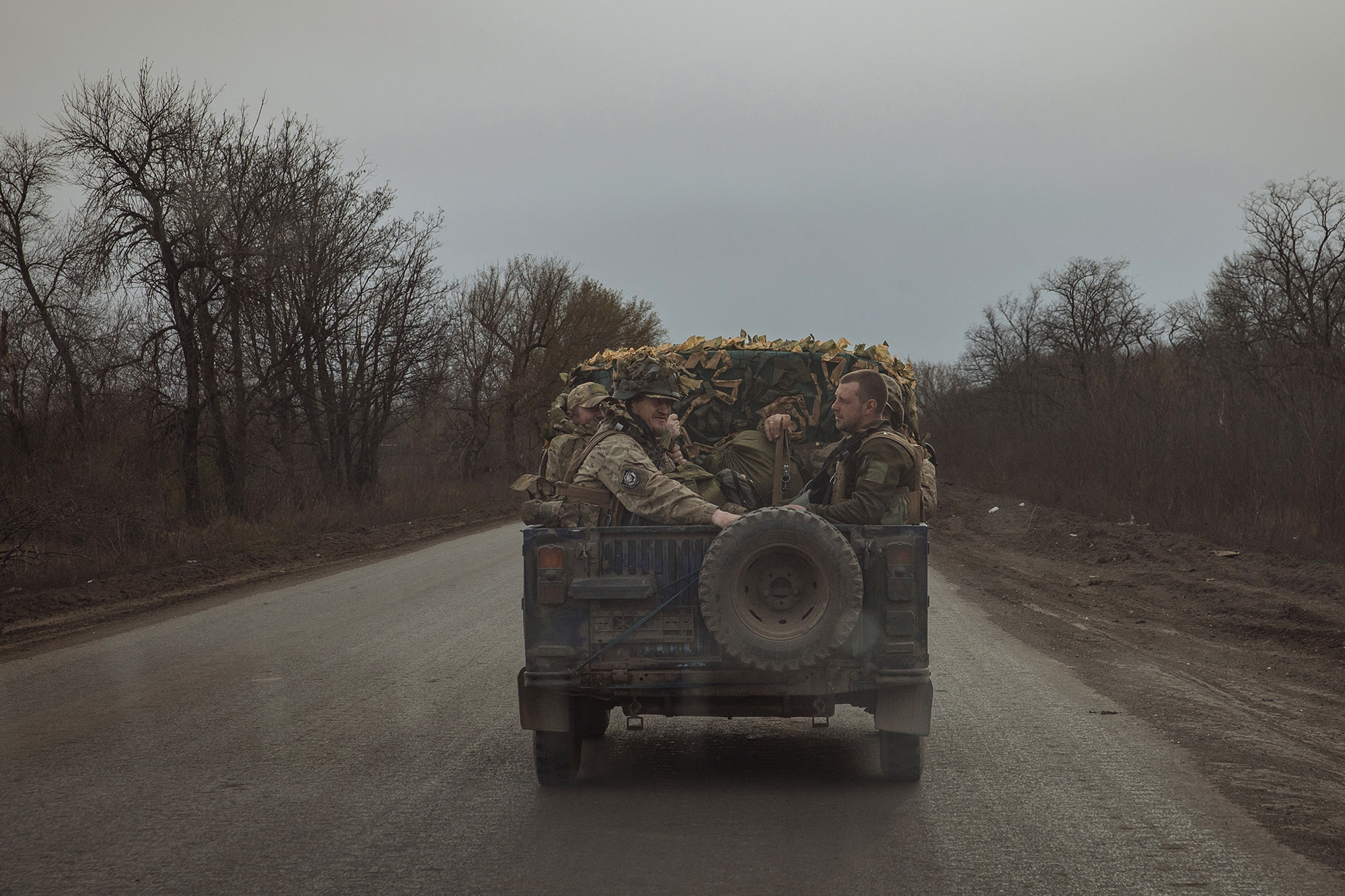Ukrainian servicemen near Chasiv Yar, Donetsk region, on April 2.