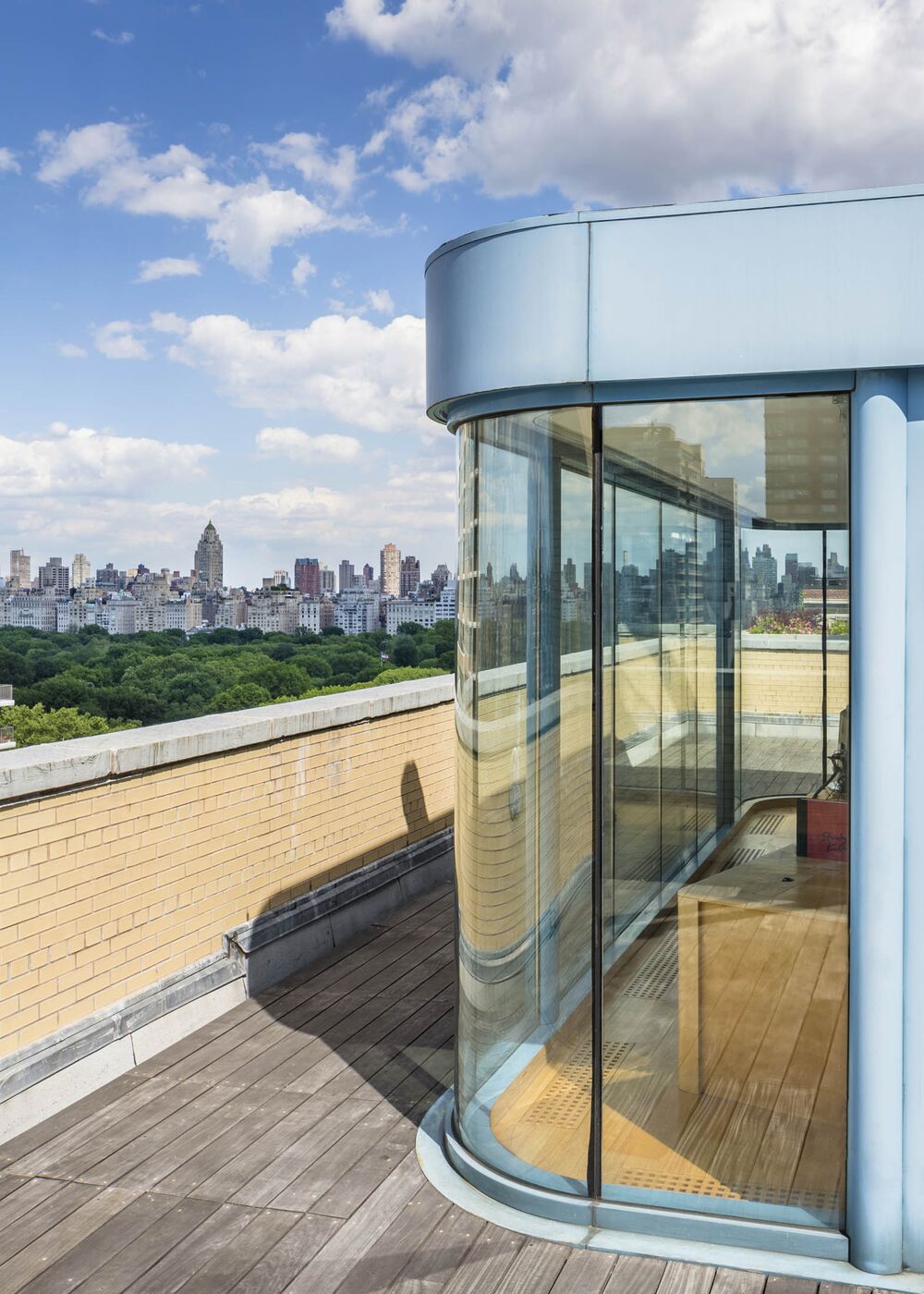 名うてのプレイボーイの３階建てｎｙ豪邸 21億円で売り出し Bloomberg