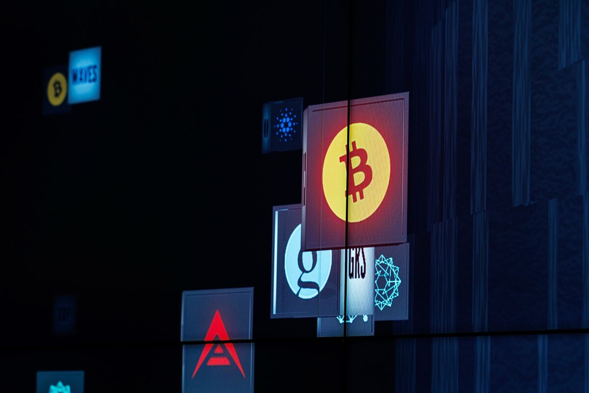 Bitcoin conquista Wall Street e agora paga o preço