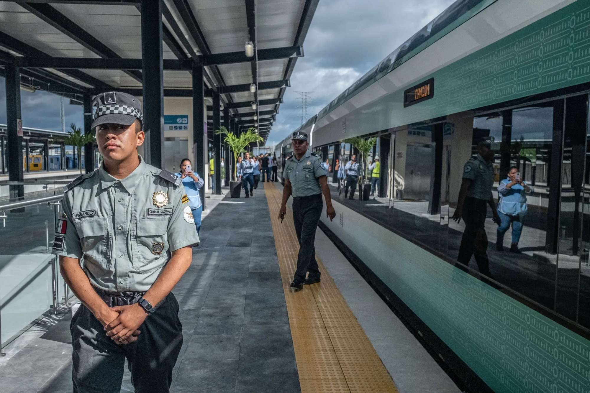 Miembros de la Guardia Nacional en la estación Mérida-Teya del Tren Maya, en Yucatán.