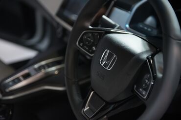 Honda Unveils Hydrogen-powered Clarity Fuel Cell Vehicle To Japanese Market 