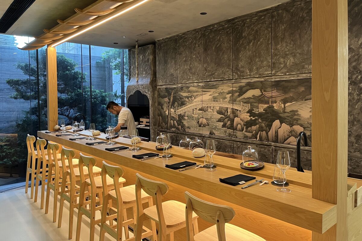 🟪"Il Nuovo Ristorante di Jeremy Evrard: Un'Insolita Esperienza Gastronomica"