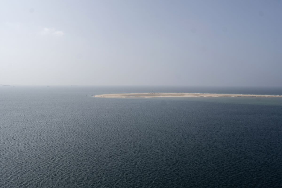 US Warns on Bab El-Mandeb Strait After Iranian Shipping Threat