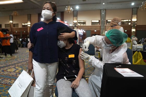 Jokowi Urges ‘Sense of Crisis’ in Asia’s Coronavirus Hotspot