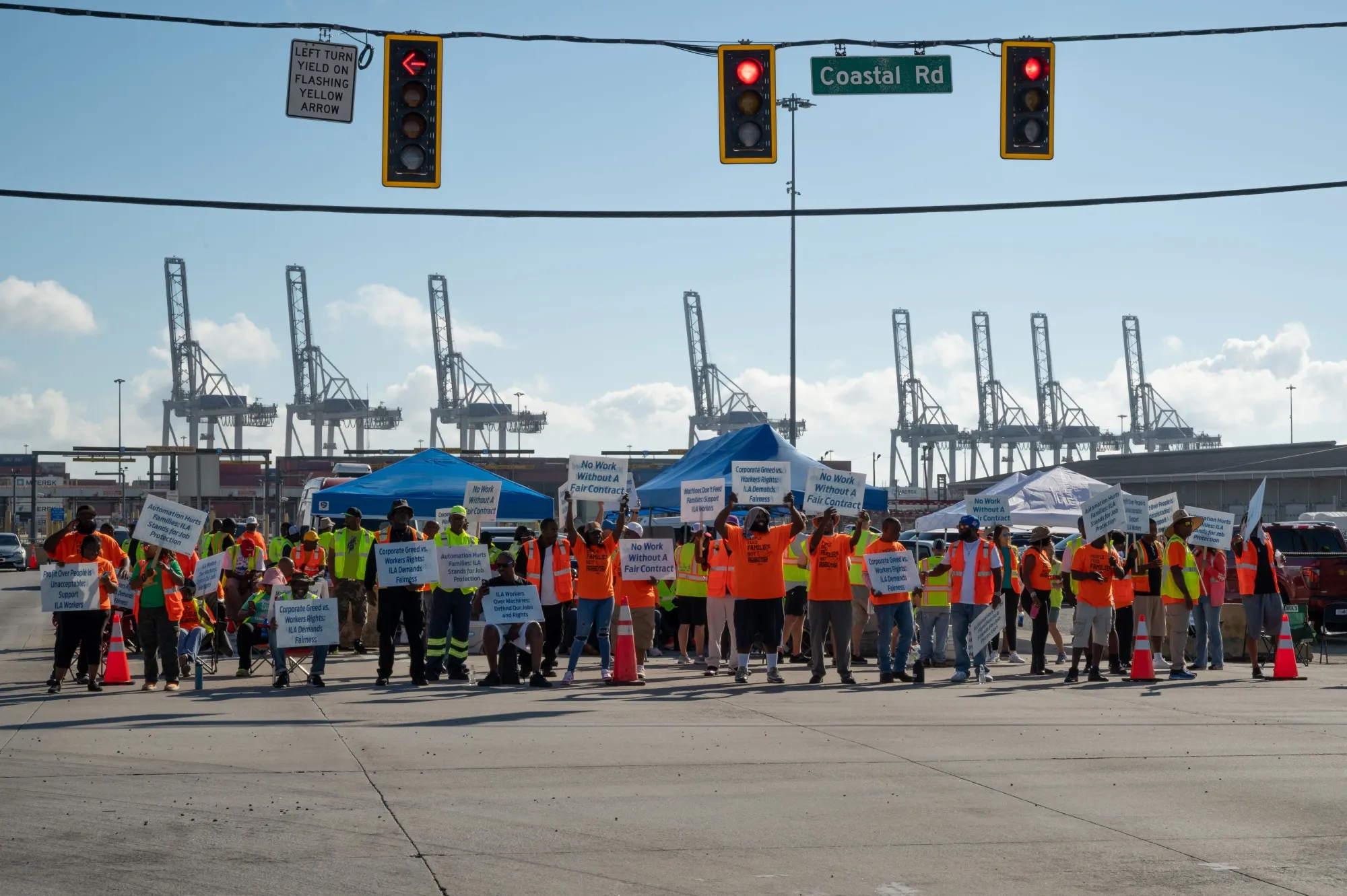 Workers picket in Savannah,&nbsp;Georgia,&nbsp;on Thursday.