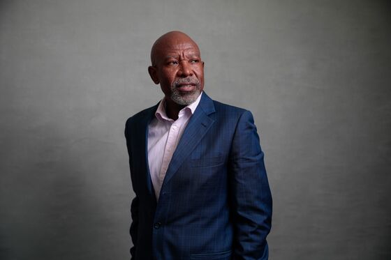 Ramaphosa Halts Hunt for Reserve South African Finance Chief