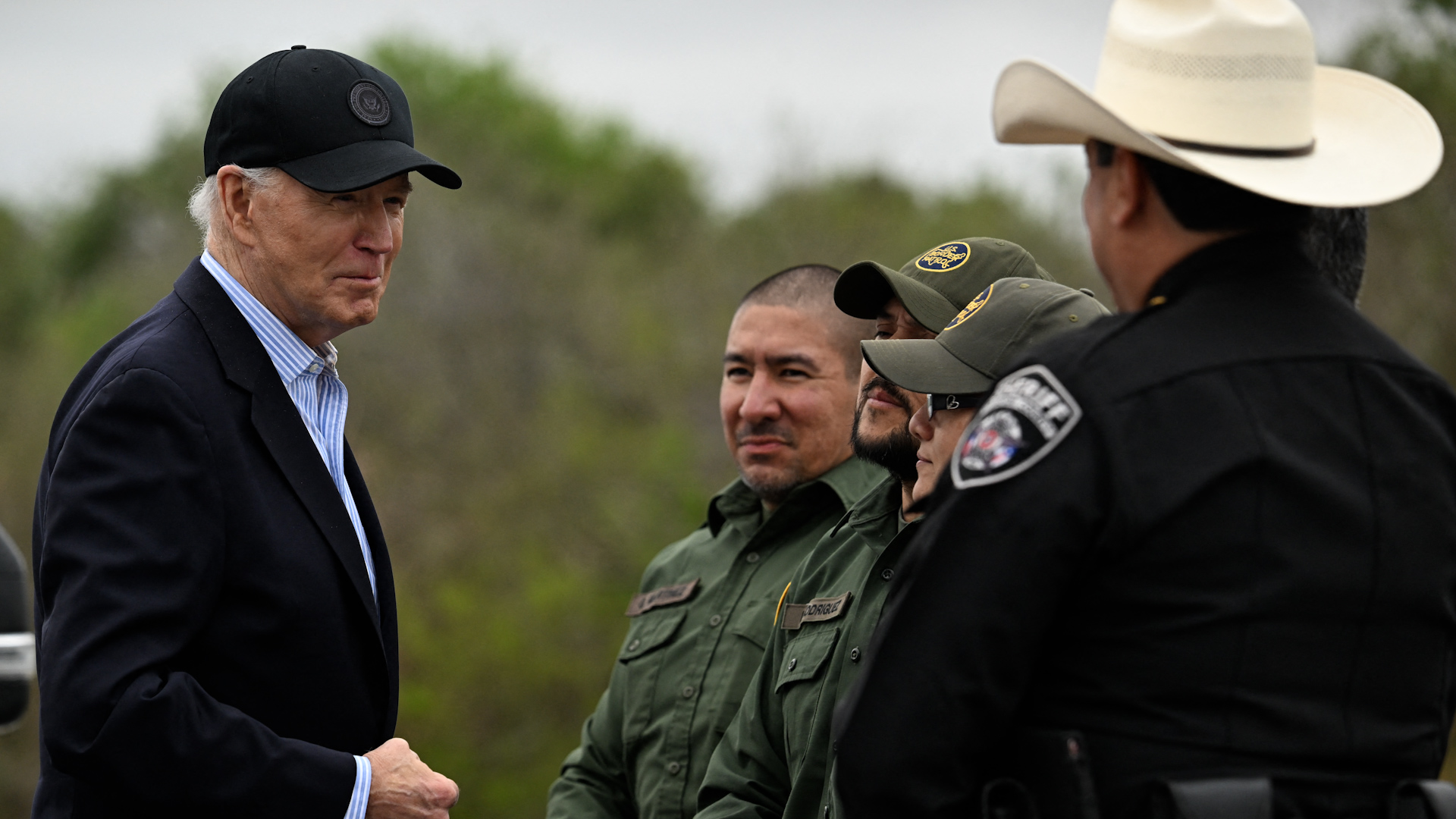 Watch Biden, Trump Visit US-Mexico Border - Bloomberg