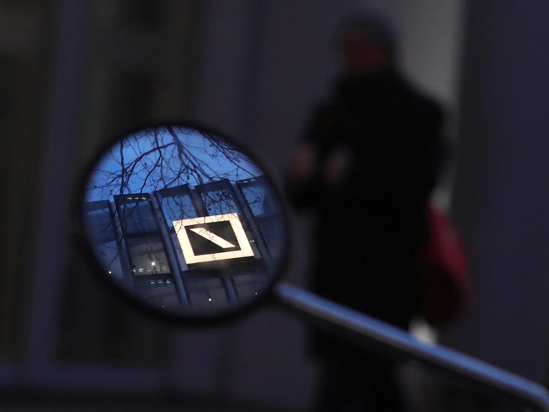 Deutsche Bank AG Said to See Mid-Year Merger If Turnaround Fails