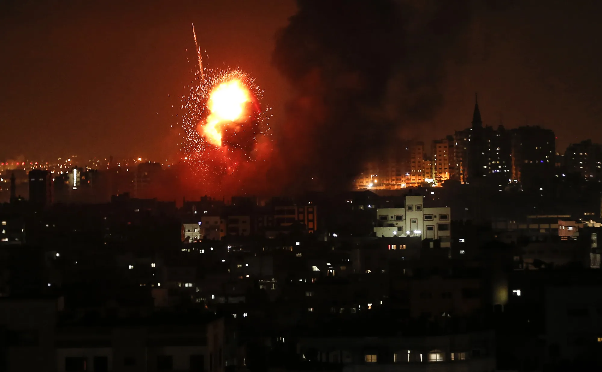 Palestinian Rocket Barrage From Gaza Draws Israeli Strikes - Bloomberg