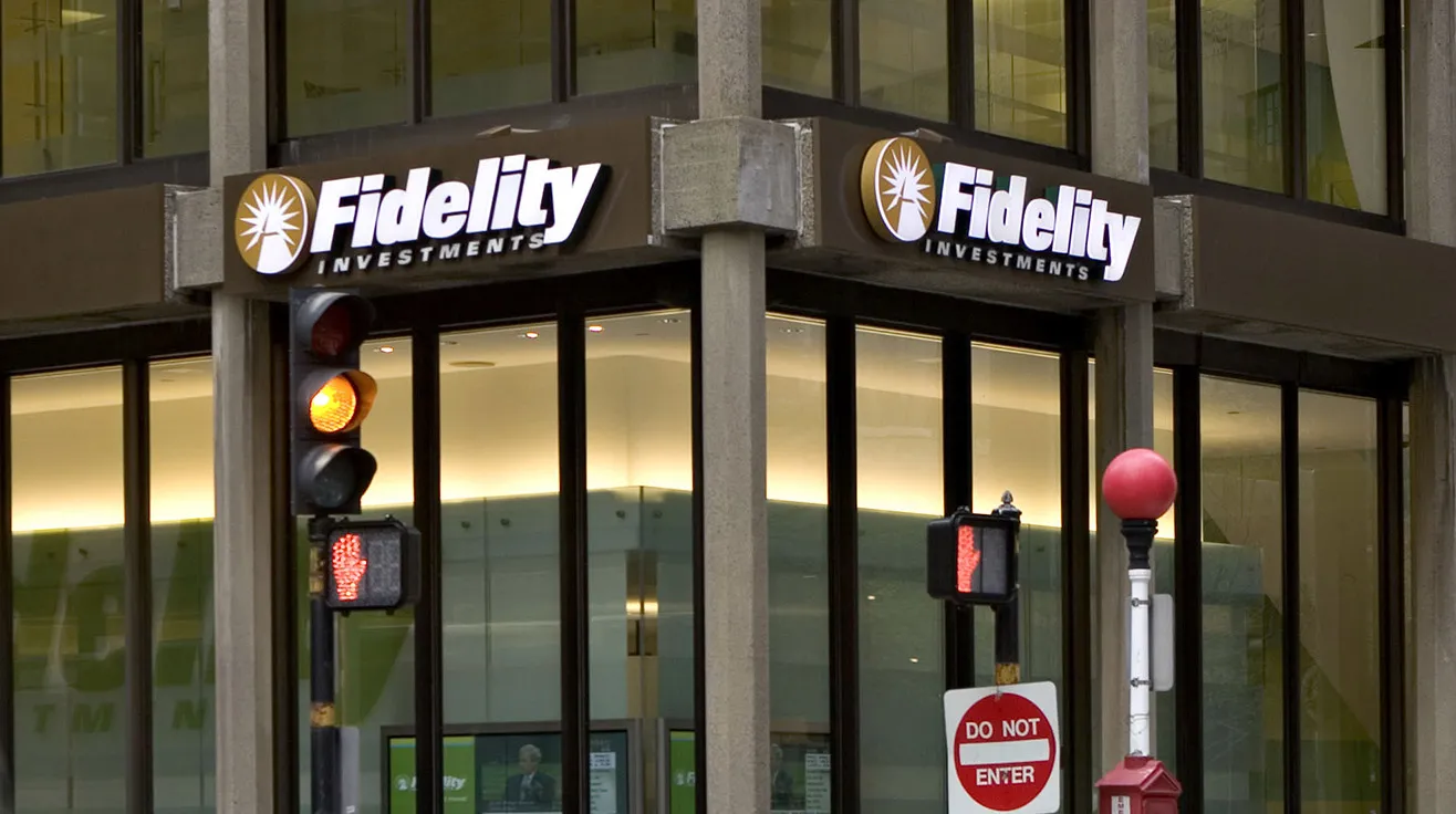 Fidelity Files for Spot-Bitcoin ETF, Joining BlackRock in Crypto Race -  Bloomberg