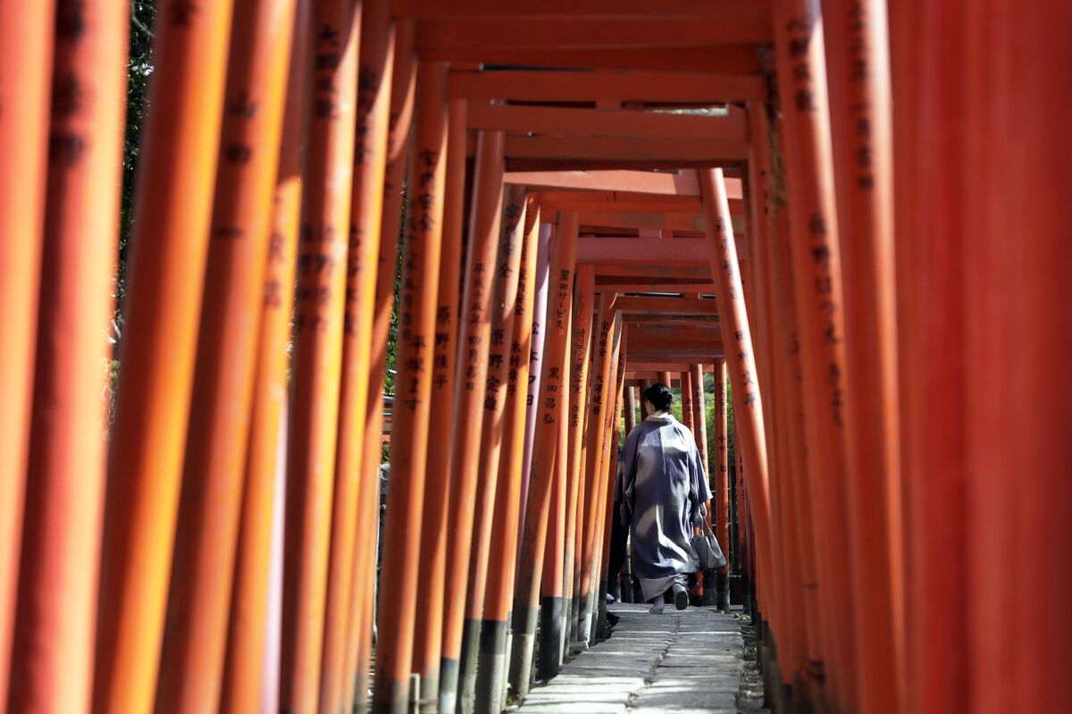 Japan’s Two-Year Bond Sale Draws Solid Demand as Yields Attract.