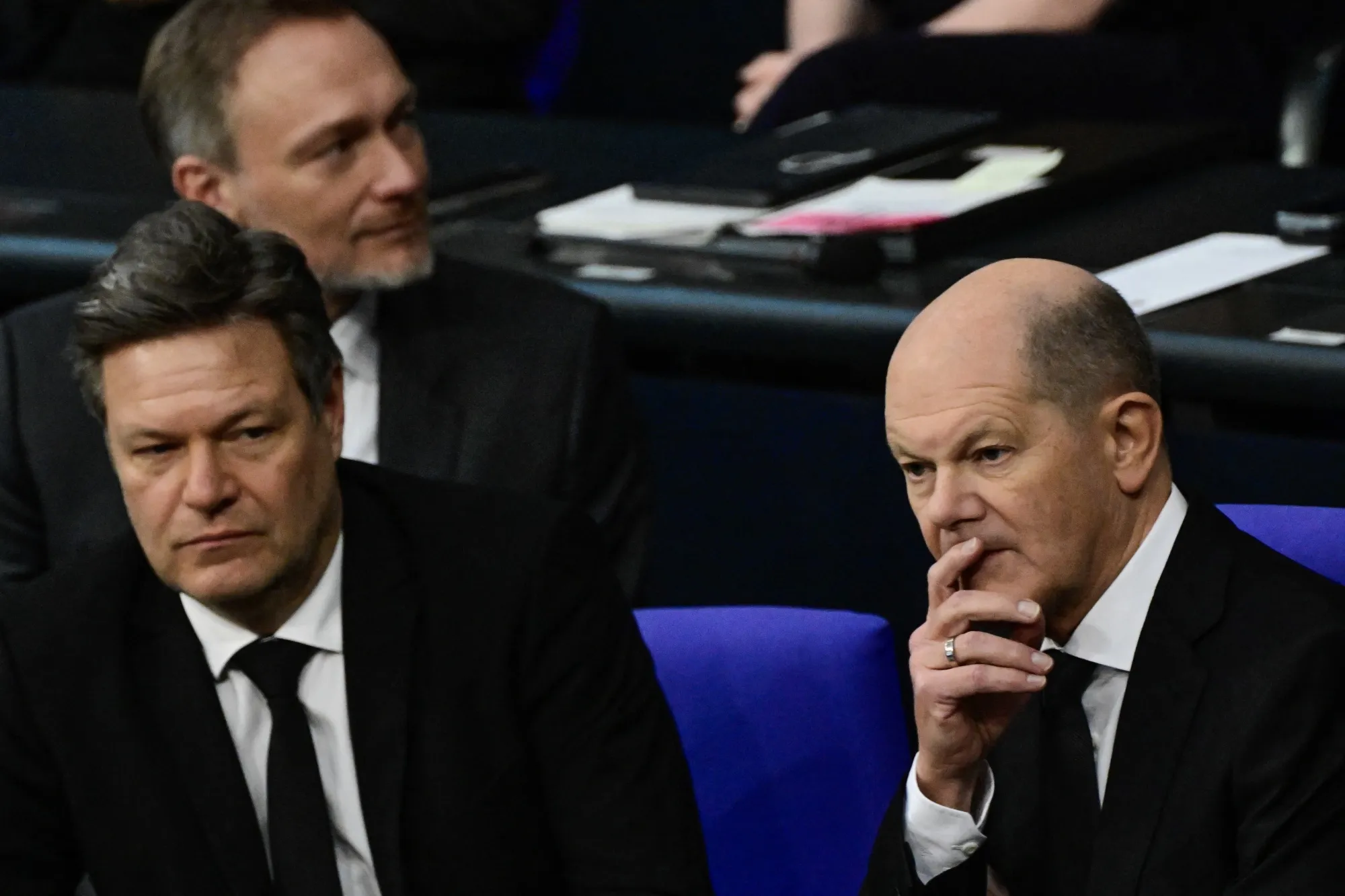 Olaf Scholz, right, Robert Habeck, left, and Christian Lindner.