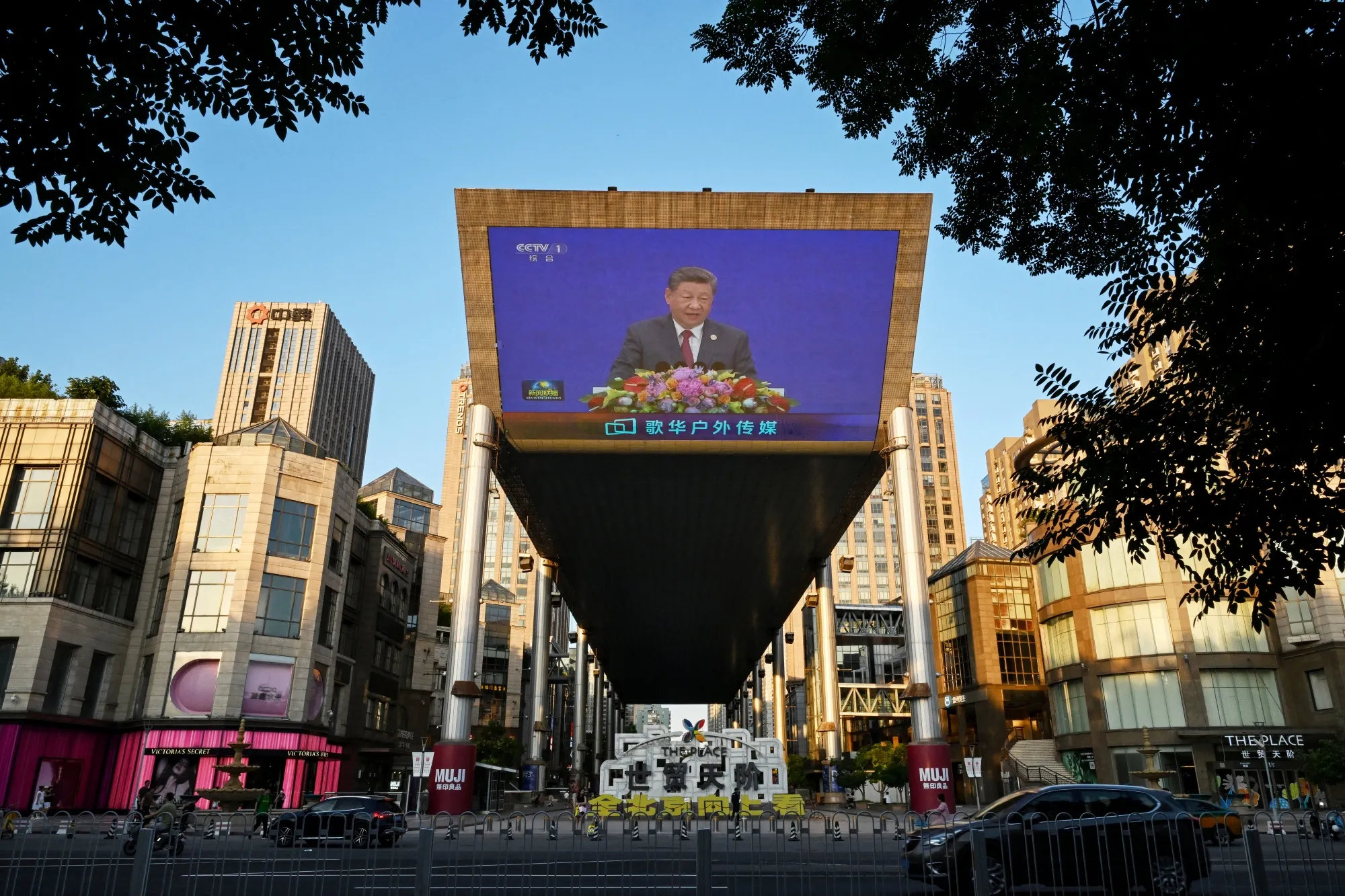 中国・習主席の「万人のためのAI」、米国の封じ込め戦略に挑戦 - Bloomberg