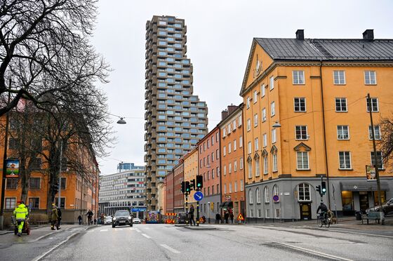 Unsold Luxury Homes Reveal Risk Behind a Swedish Profit Warning