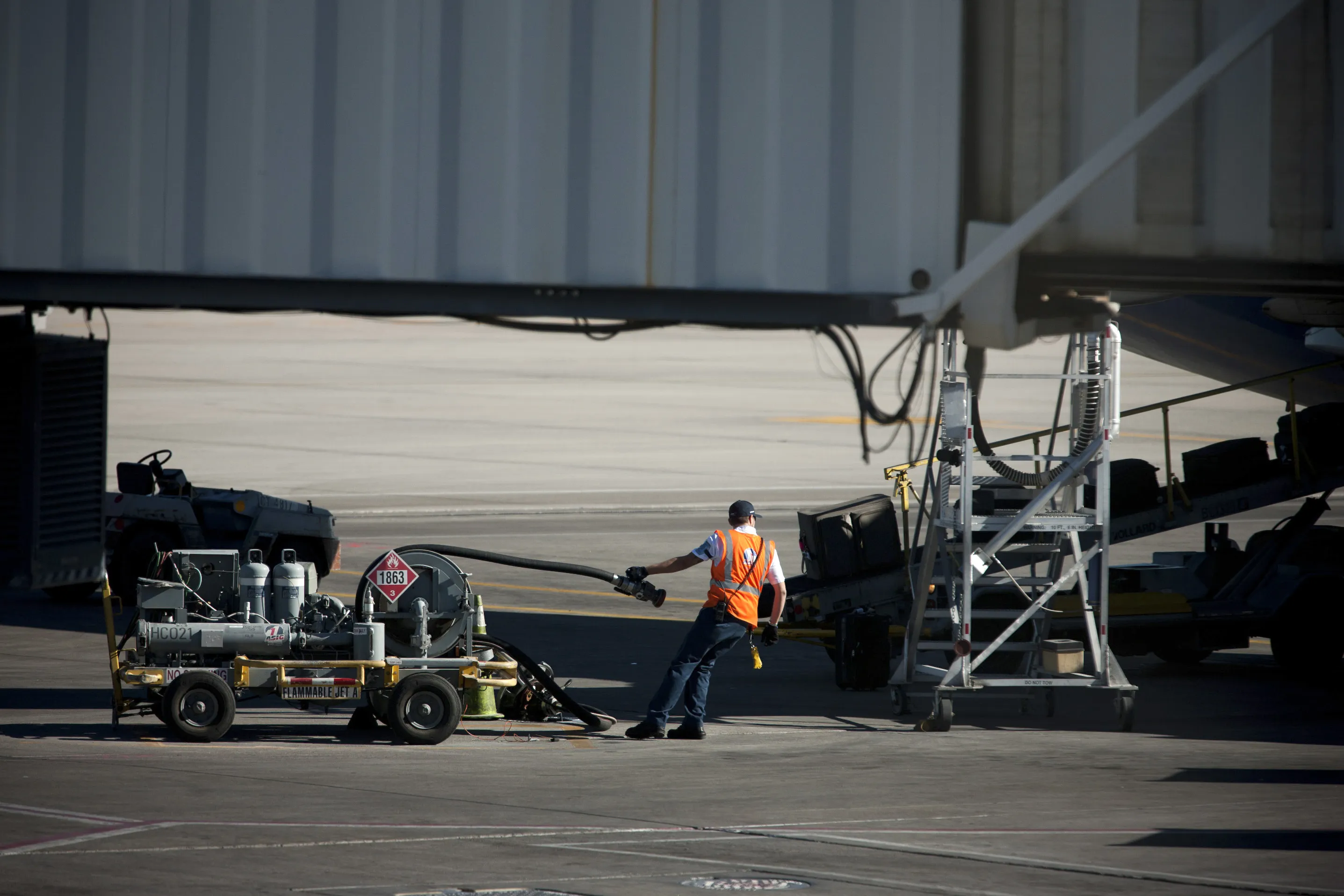 Trump Tells World to Buy More US Jet Fuel, But Supply Is Tight - Bloomberg