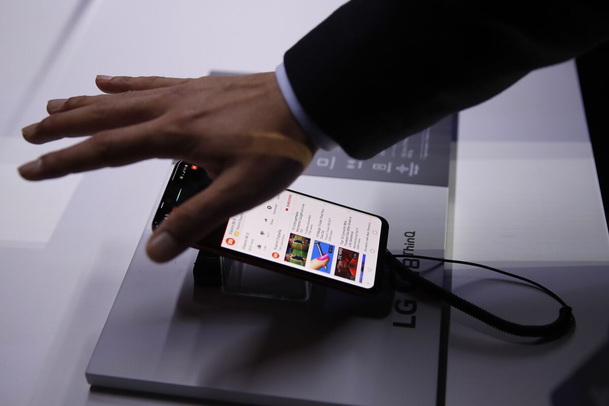 LG Electronics may close mobile business: DongA