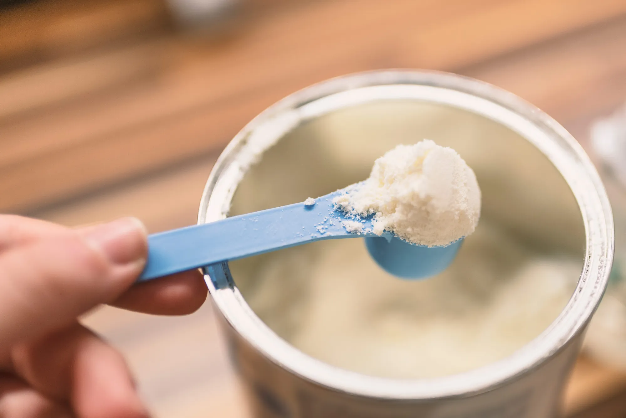 スイスの食品大手ネスレから始まった乳児用粉ミルクの安全性を巡る問題がフランスの同業ダノンやラクタリス・グループにも広がった