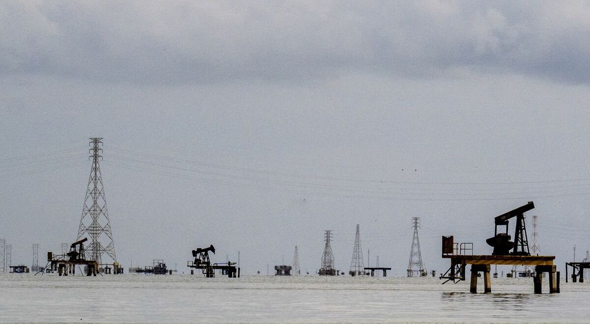 Venezuela Wants Oil Firms to Supply Their Own Power for Projects