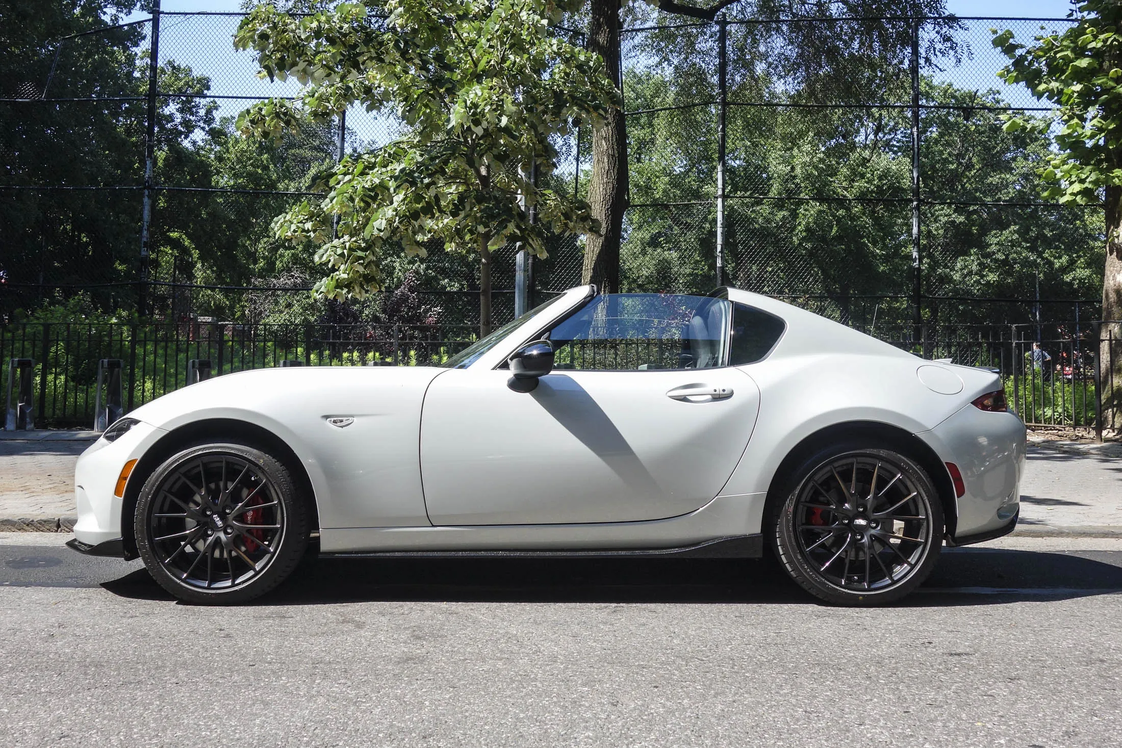 ポルシェ911タルガが高過ぎるなら、マツダロードスターRFはいかが