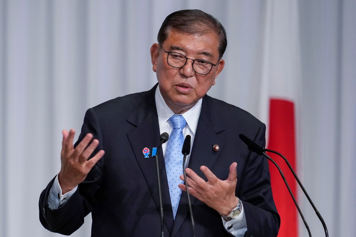 ブルームバーグのニュース記事「石破首相、給付・消費減税含む与野党協議に前向き－政権継続に意欲」の画像