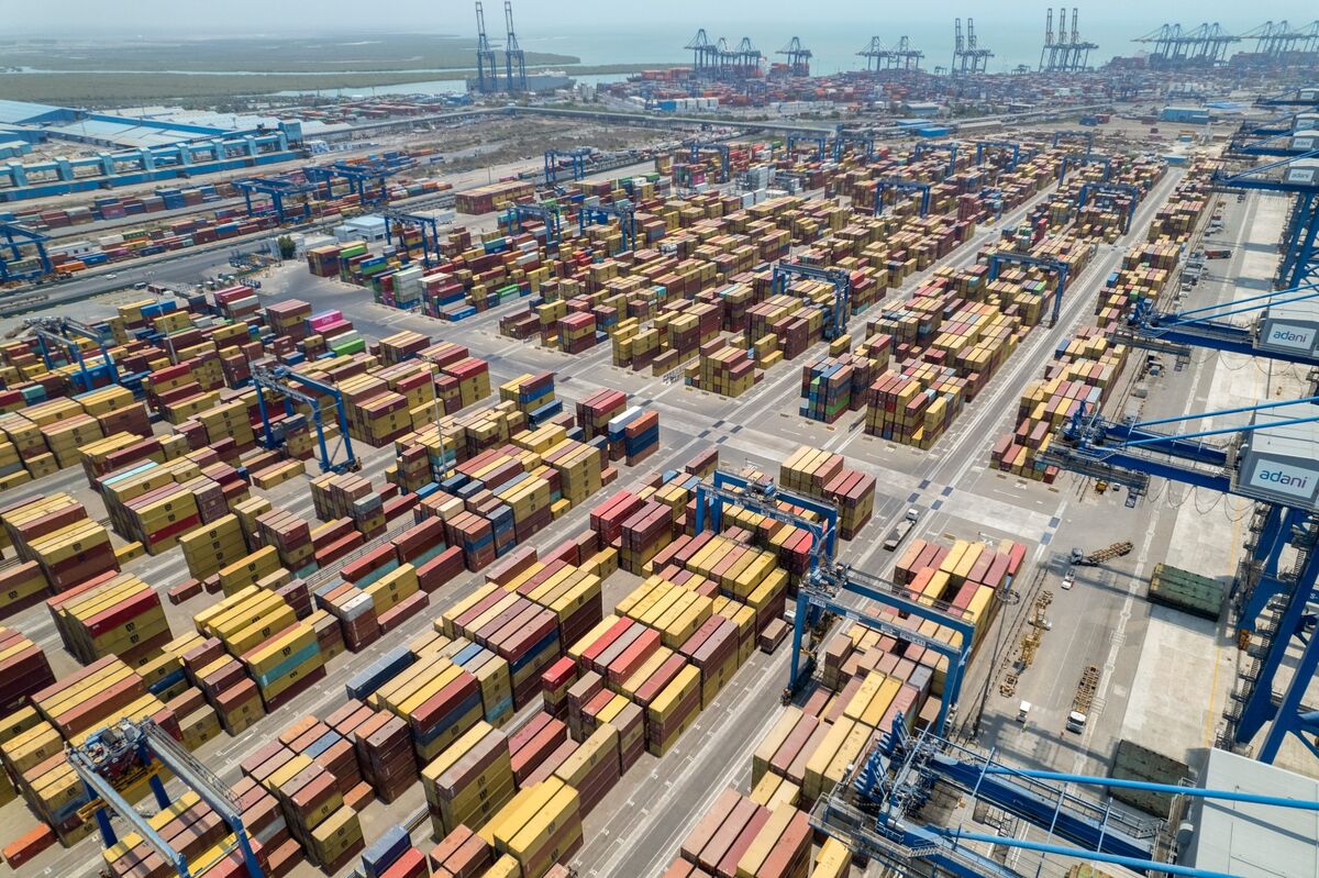 🟪"Life Insurance Corp. of India: L'unico acquirente nella storica vendita di obbligazioni da 50 miliardi di rupie di Adani Ports"