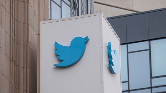 Twitter Tumbles After Digital Ad Sales Disappoint
