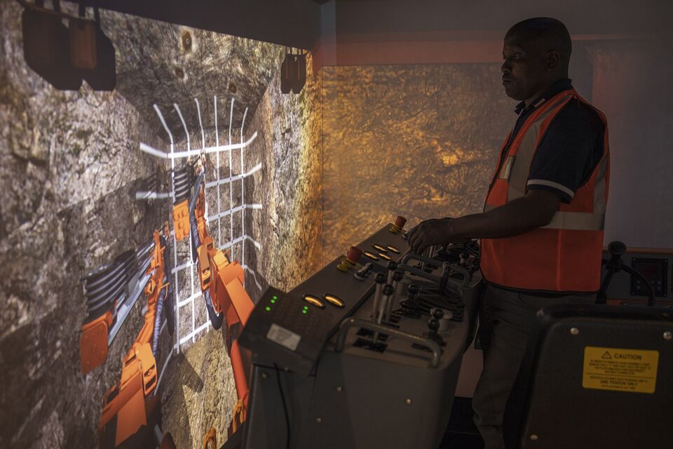 Gold Fields, Yamana Heads Defend Takeover Deal as Top Investor Balks