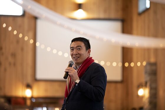 Andrew Yang Uses Humor to Build His Outsider Credibility