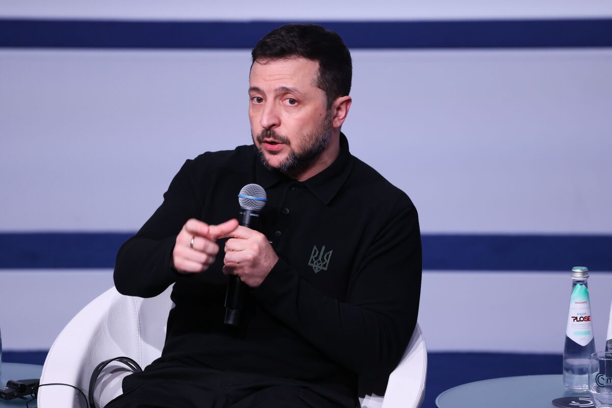 Zelenskiy Says He Doesn’t Want to Be the Leader Who Handed Land to Putin