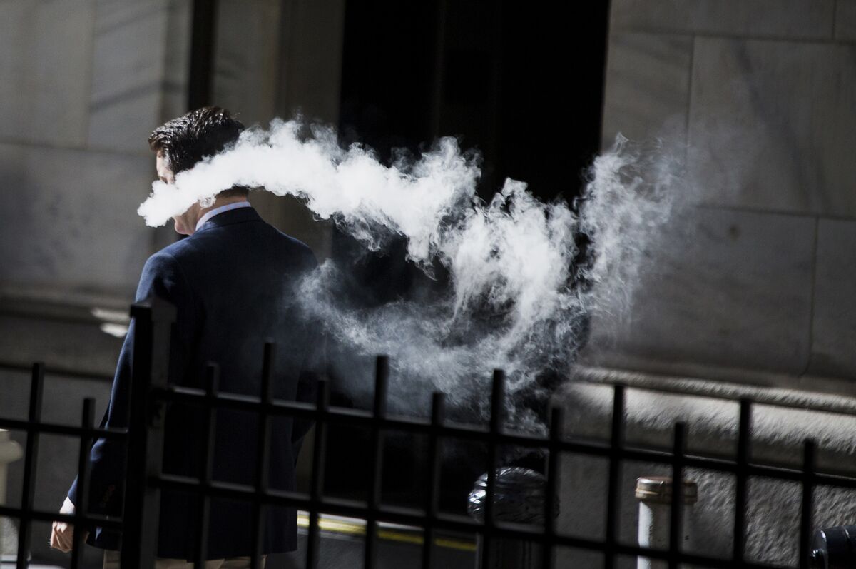 E-Cigarette Ads Get to Stay on the Air Under New FDA Rules - Bloomberg