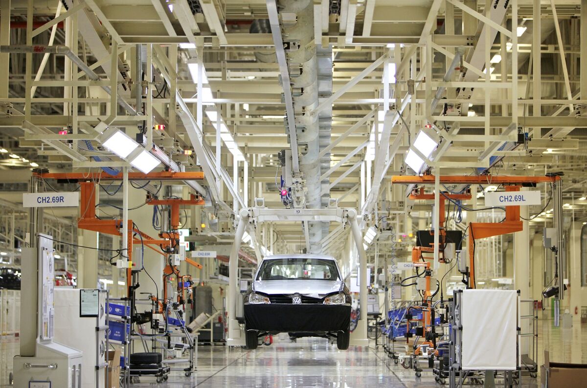 bloomberg.com - Menaka Doshi - Volkswagen and JSW Test an Old Formula in India's Auto Sector