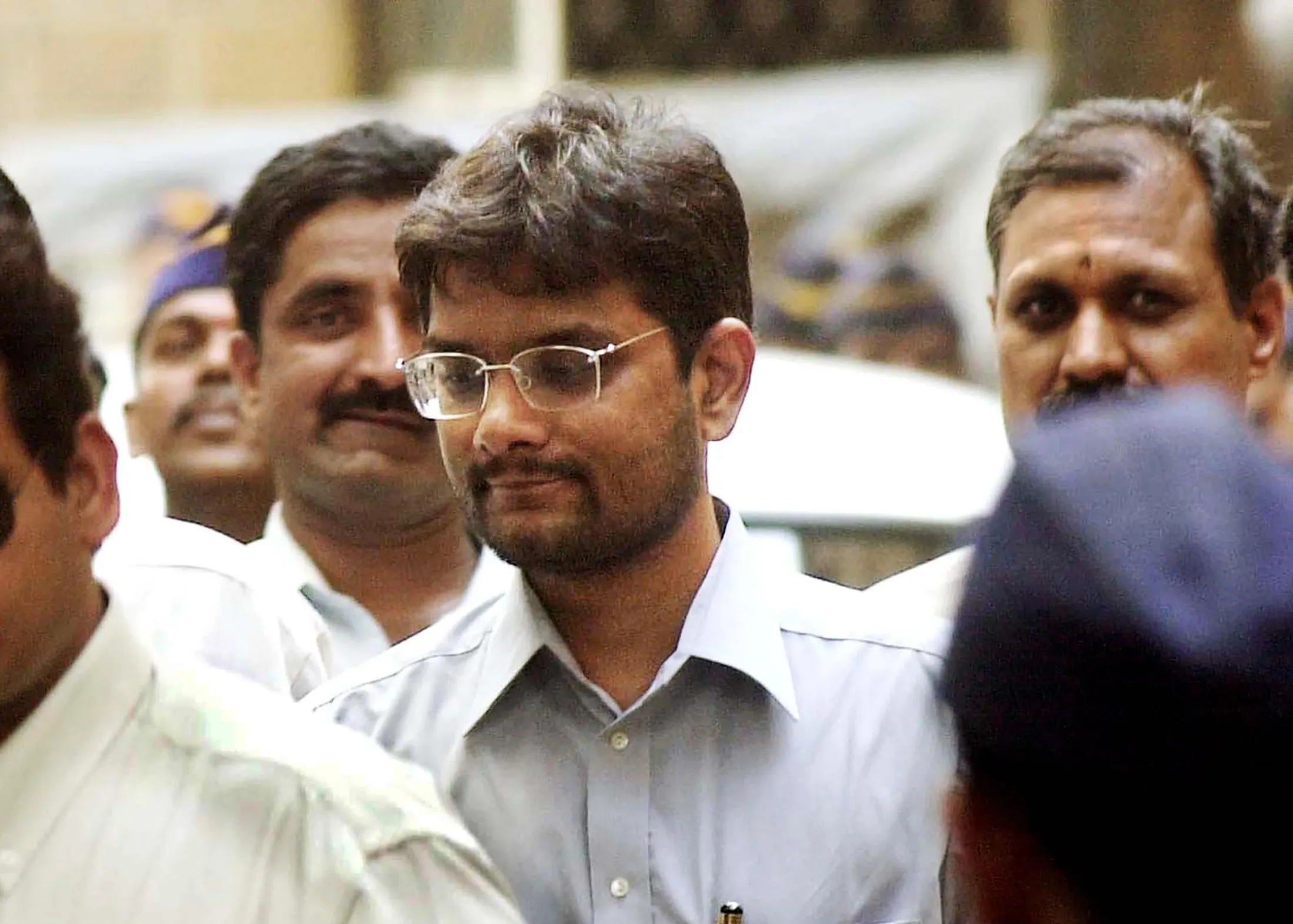 India Bans Former Broker Ketan Parekh Again for Front-Running - Bloomberg