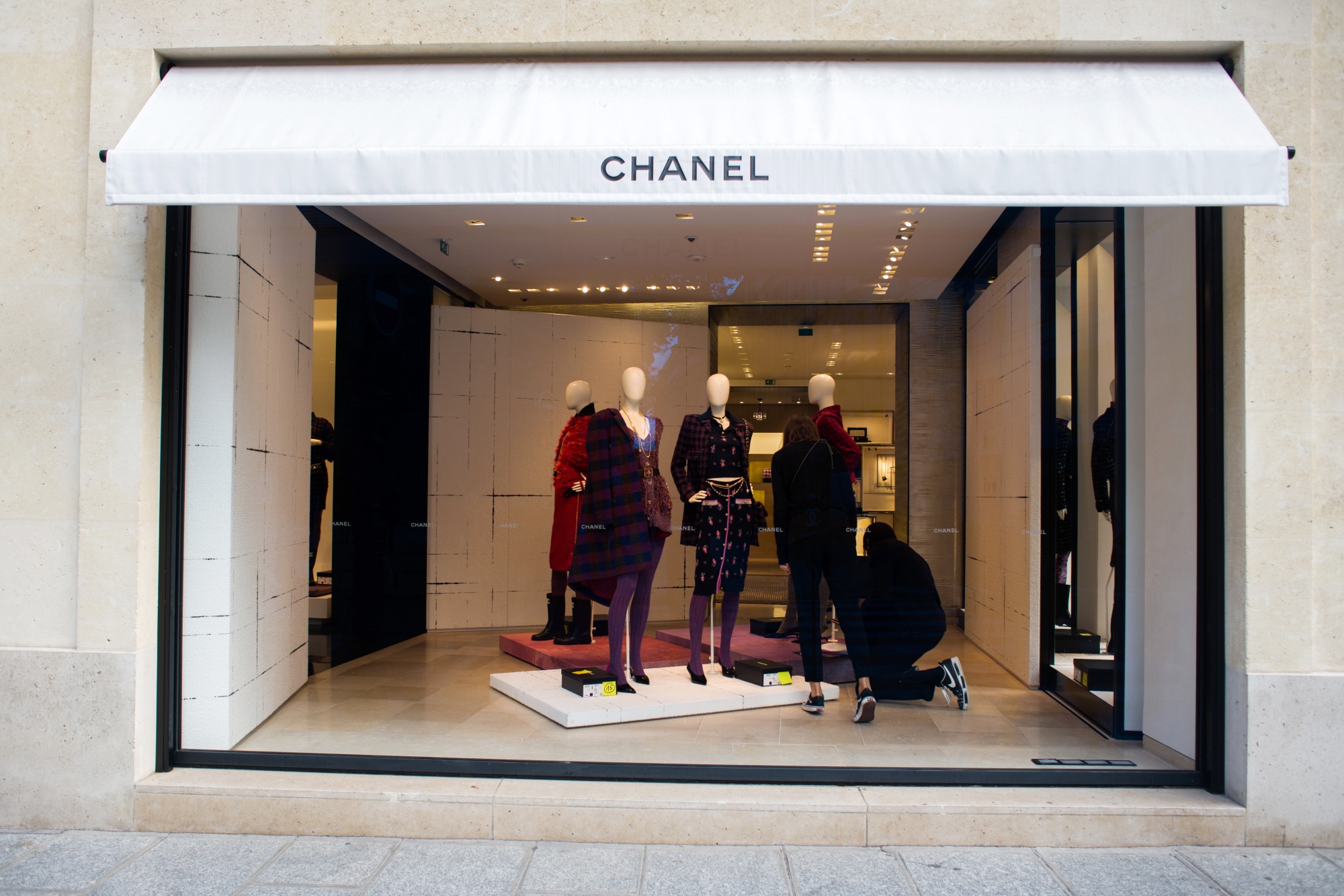 Chanel’s Record Dividend Mints Owner Wertheimer Family’s Windfall to ...